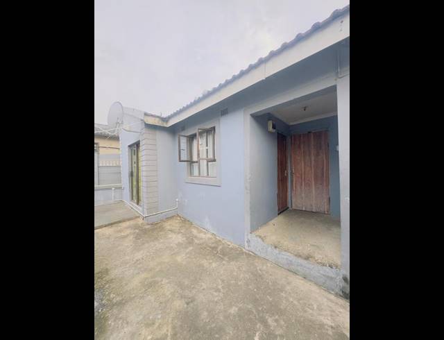 4 BEDROOM HOUSE FOR SALE IN NEWLANDS WEST